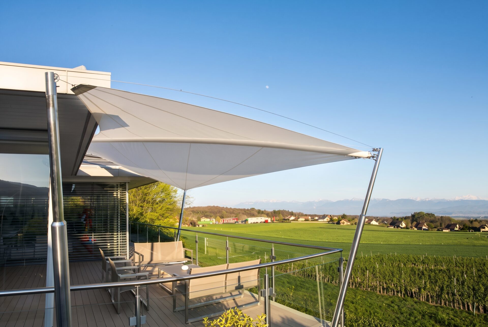 Voile d'ombrage sur enrouleur, installation